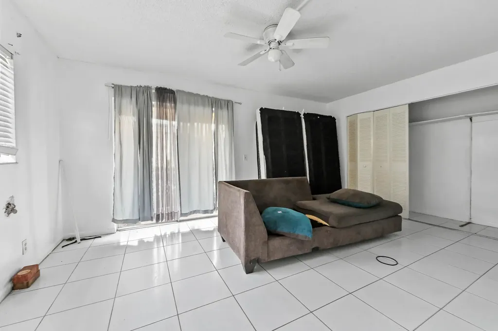 343 Capri Delray Beach FL 33484