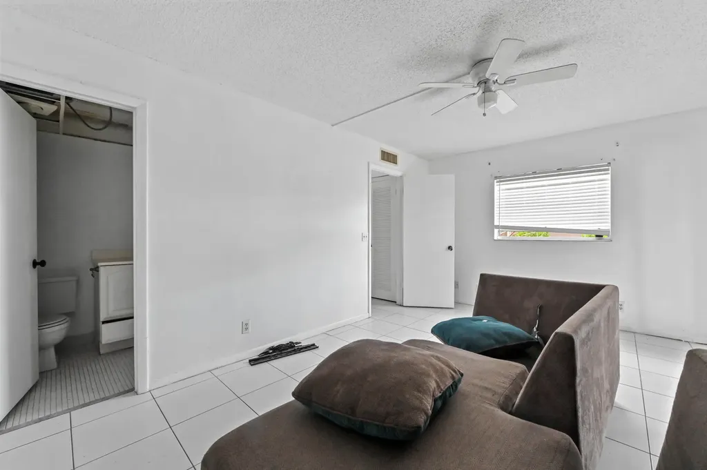 343 Capri Delray Beach FL 33484