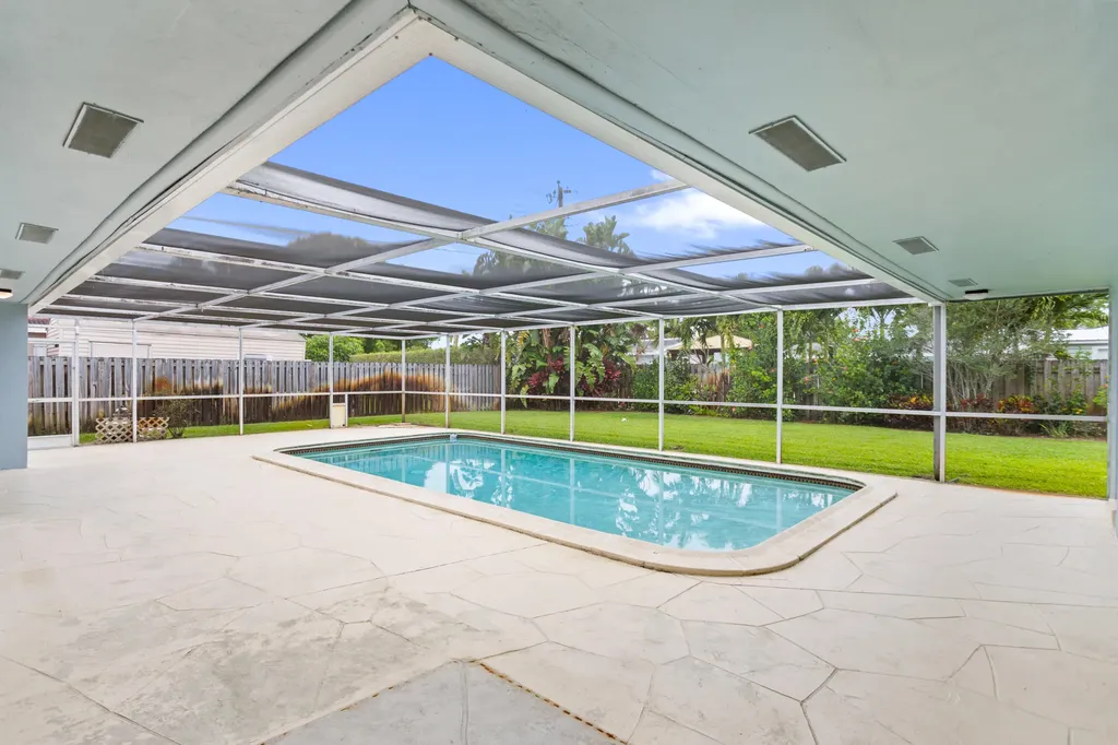 5281 SW 4th Court Plantation FL 33317