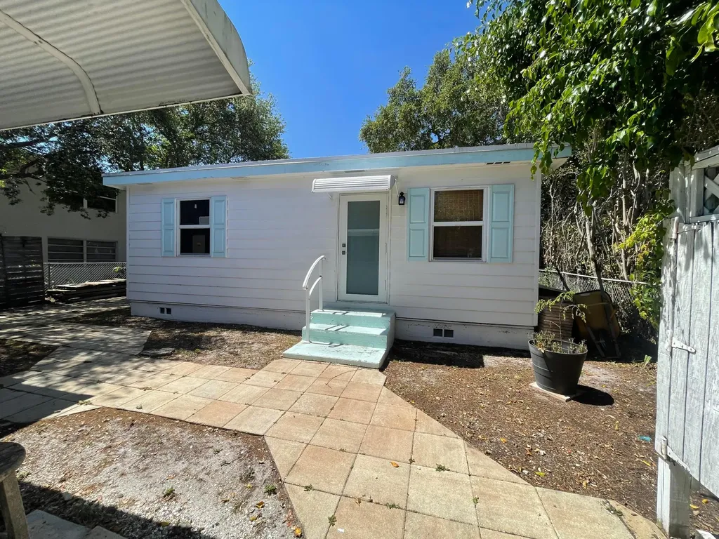 221 S Ocean Breeze Lake Worth Beach FL 33460