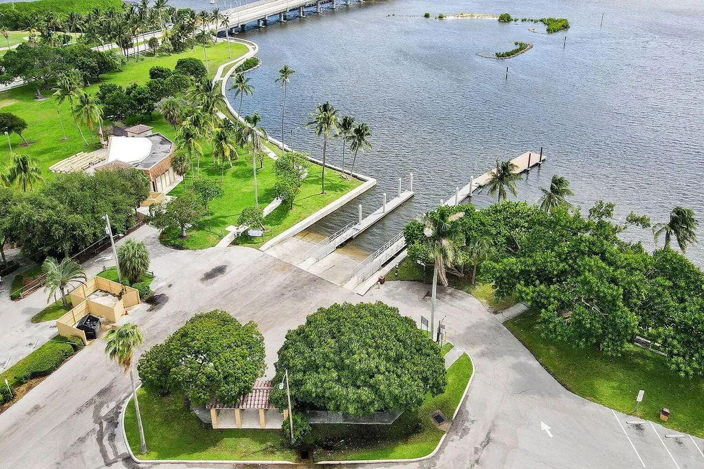 221 S Ocean Breeze Lake Worth Beach FL 33460
