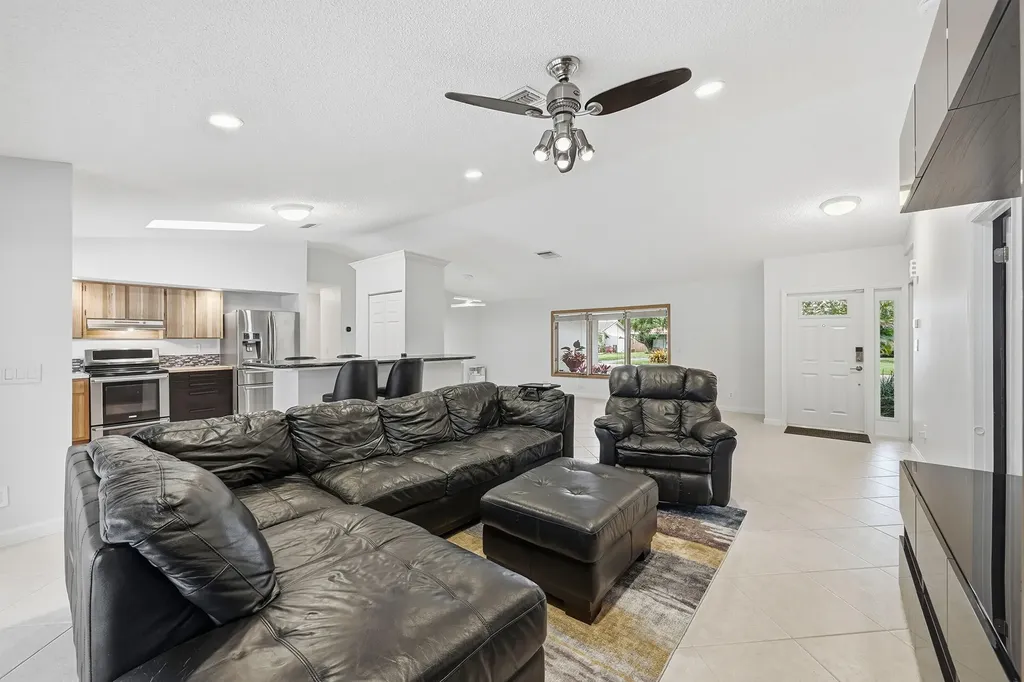 8857 NW 3rd Place Coral Springs FL 33071