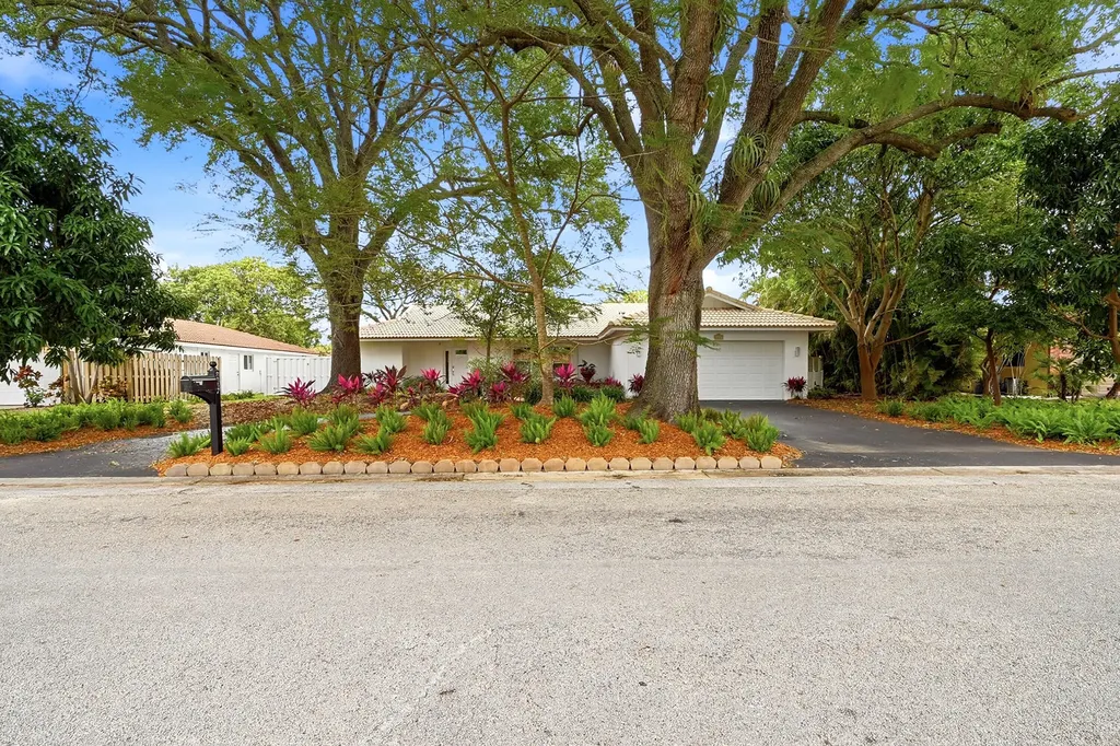 8857 NW 3rd Place Coral Springs FL 33071