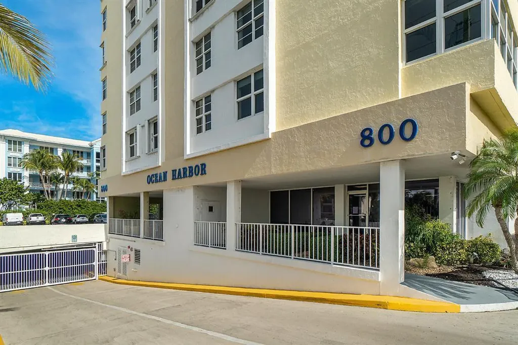 800 SE 20th Avenue Deerfield Beach FL 33441