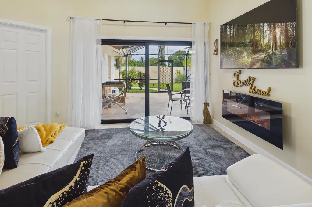 169 Executive Circle Boynton Beach FL 33436
