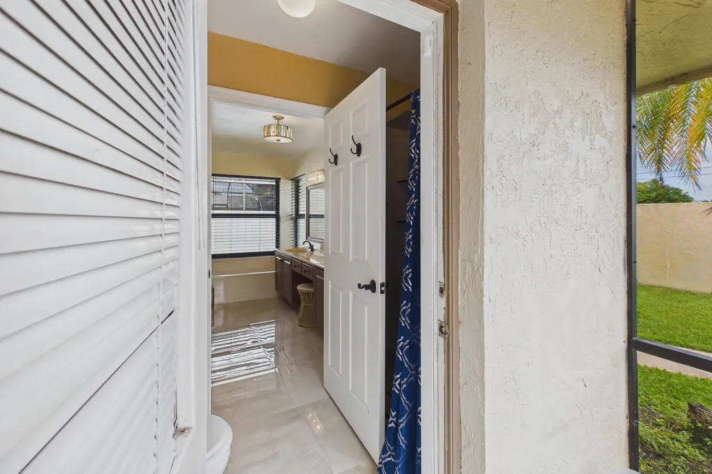169 Executive Circle Boynton Beach FL 33436
