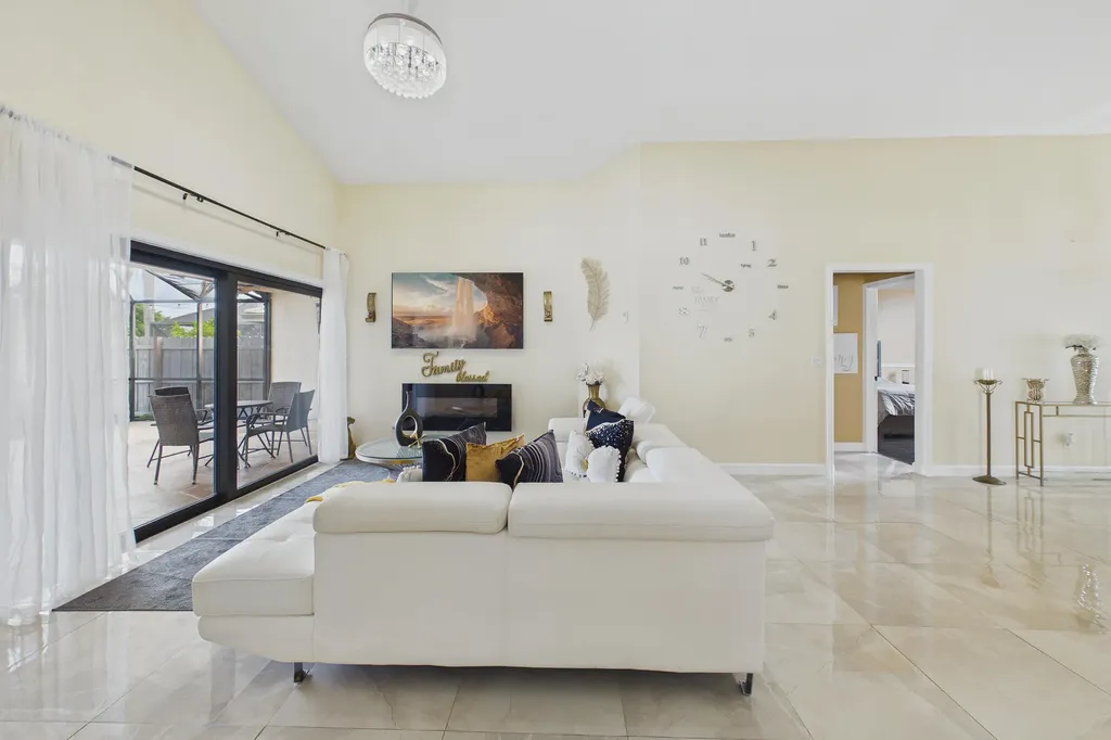 169 Executive Circle Boynton Beach FL 33436