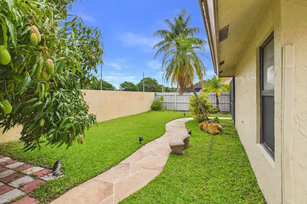169 Executive Circle Boynton Beach FL 33436