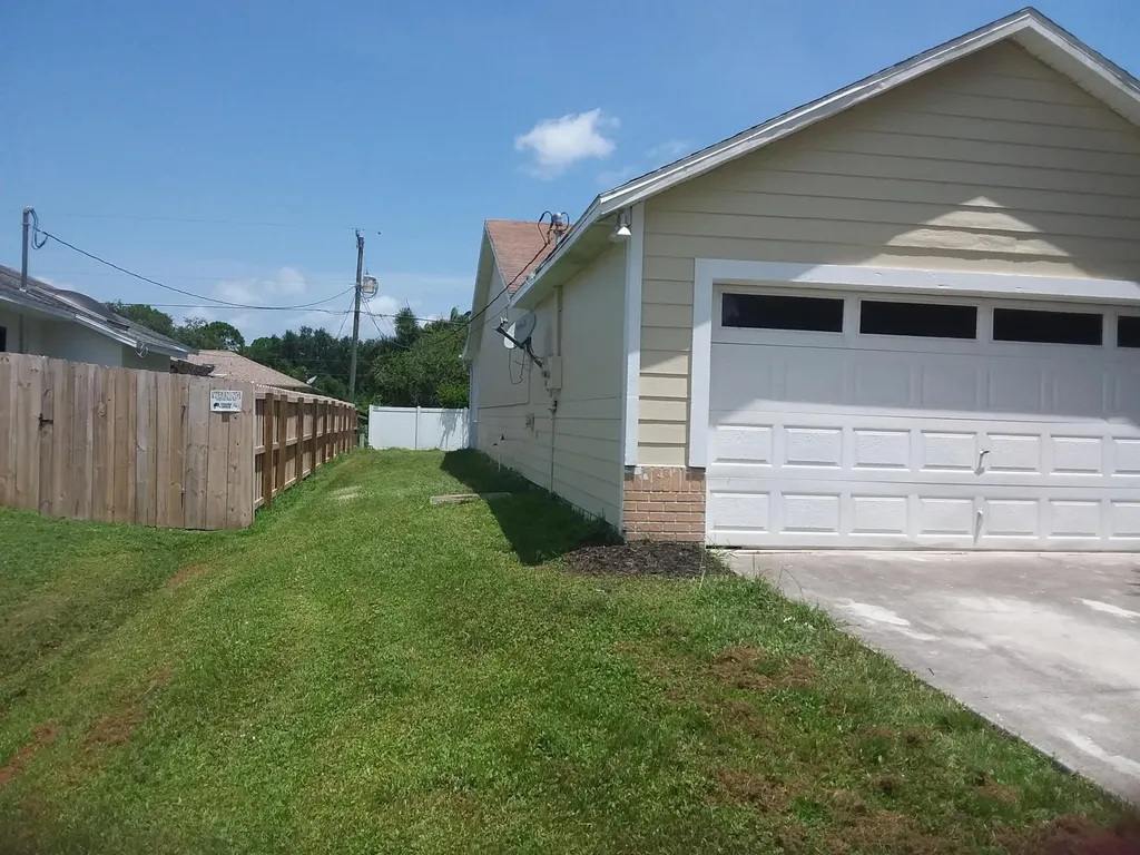 161 SW Grimaldo Port St Lucie FL 34984