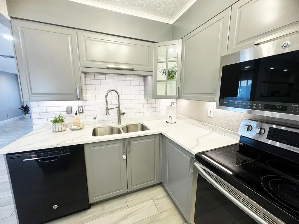 321 Sandtree Drive Palm Beach Gardens FL 33403