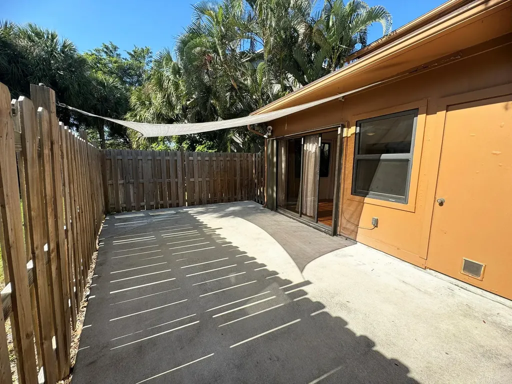 321 Sandtree Drive Palm Beach Gardens FL 33403
