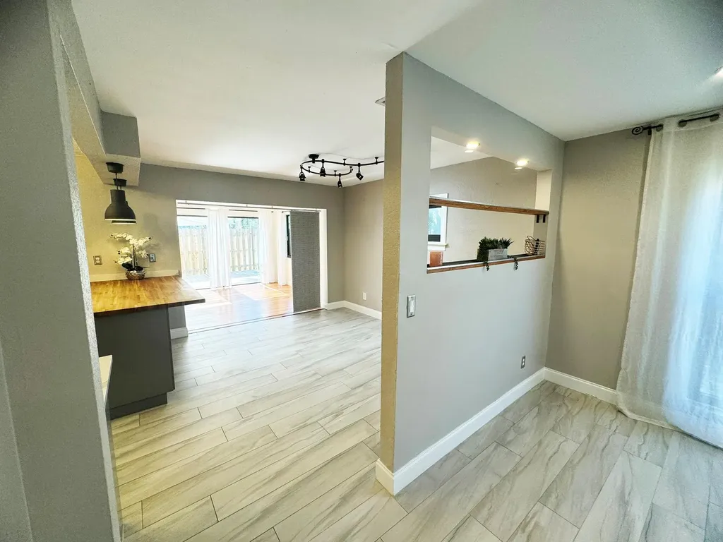 321 Sandtree Drive Palm Beach Gardens FL 33403