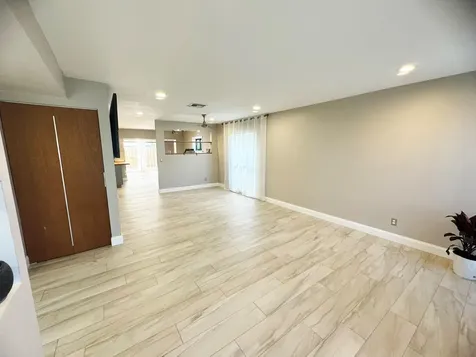 321 Sandtree Drive Palm Beach Gardens FL 33403