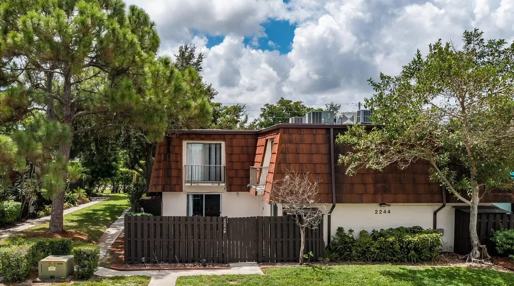 2244 White Pine Circle Greenacres FL 33415