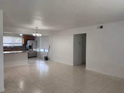 7821 NW 14th Street Pembroke Pines FL 33024