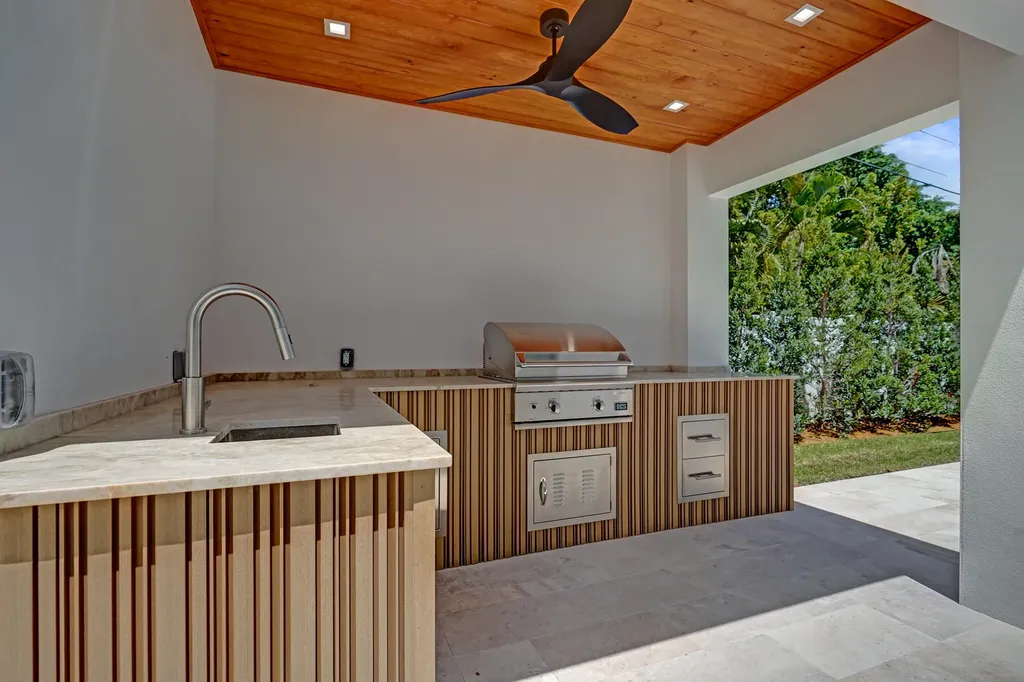 365 NE 3rd Street Boca Raton FL 33432