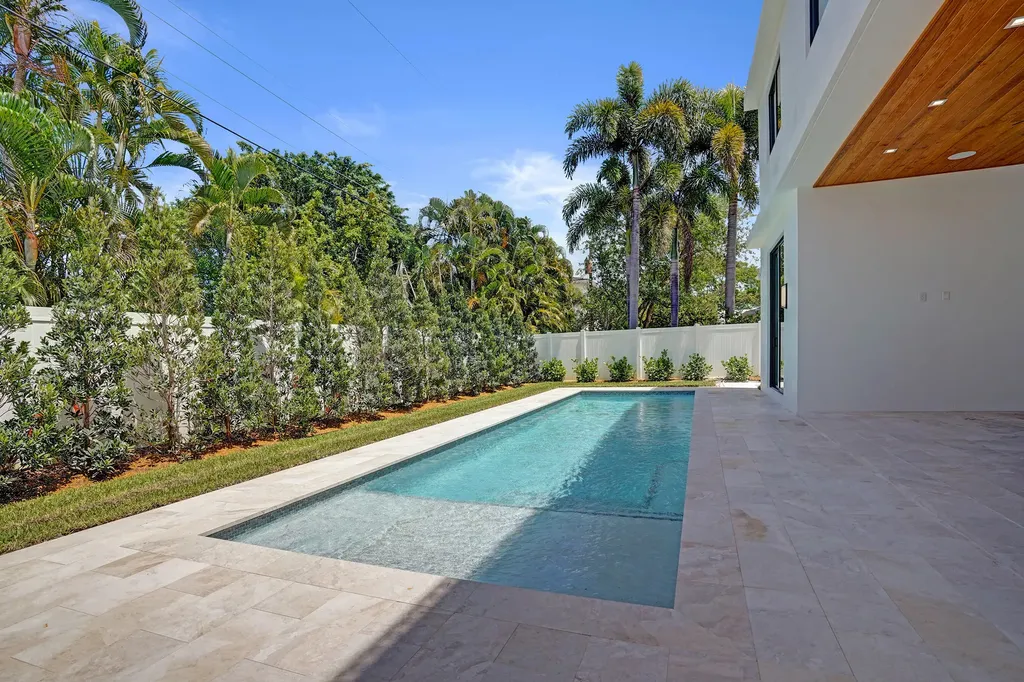 365 NE 3rd Street Boca Raton FL 33432