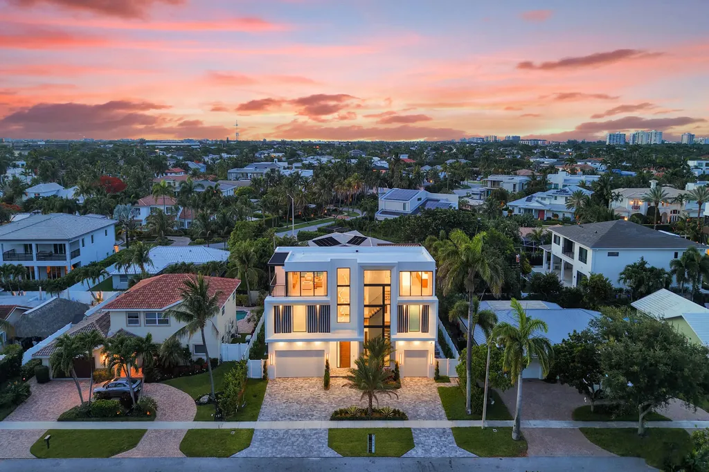 365 NE 3rd Street Boca Raton FL 33432
