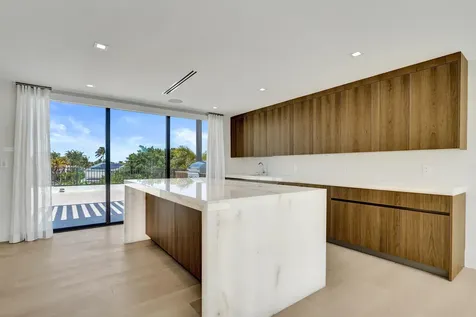 365 NE 3rd Street Boca Raton FL 33432