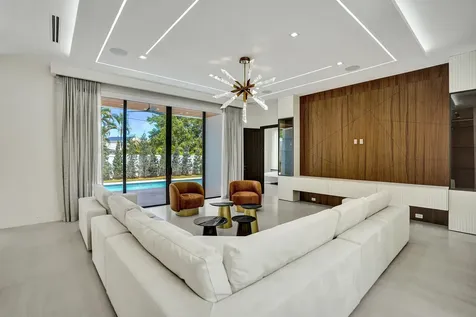 365 NE 3rd Street Boca Raton FL 33432