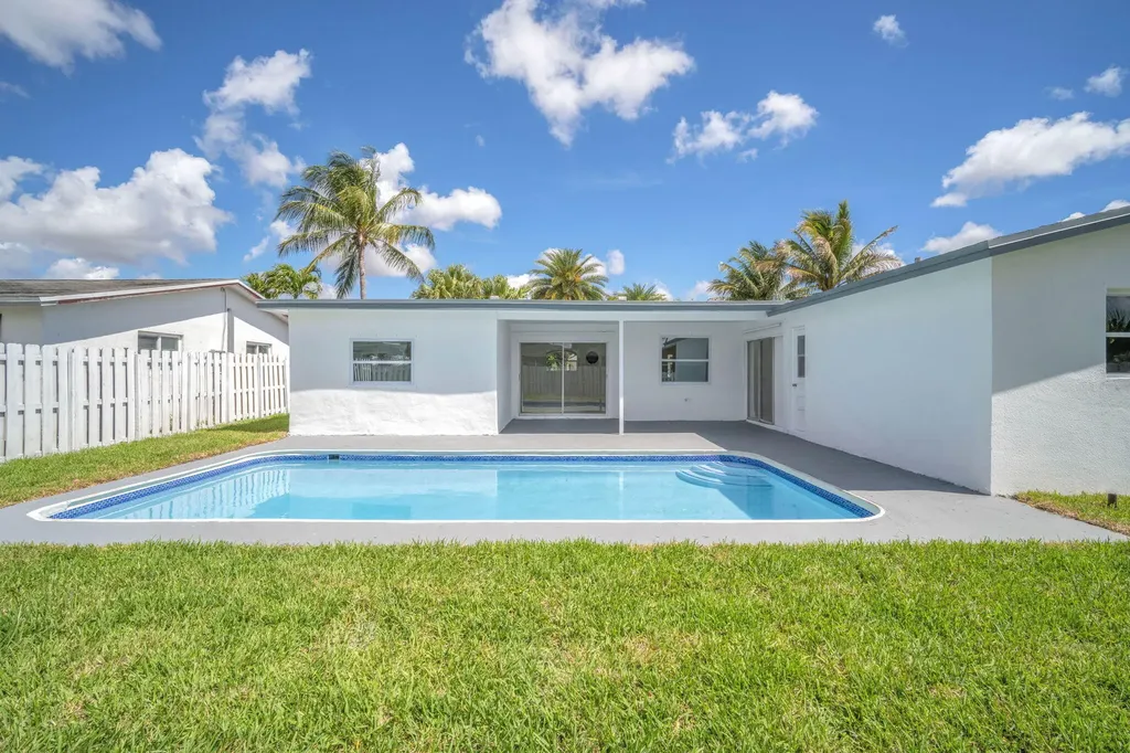 9490 NW 20th Place Sunrise FL 33322