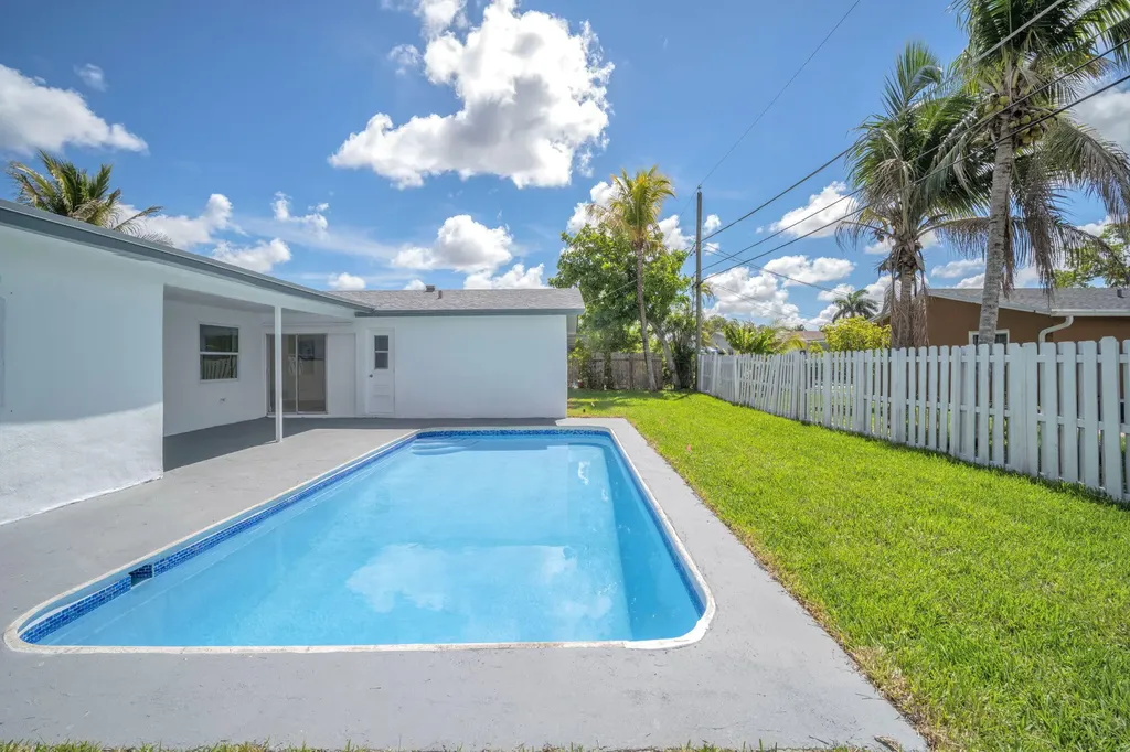 9490 NW 20th Place Sunrise FL 33322
