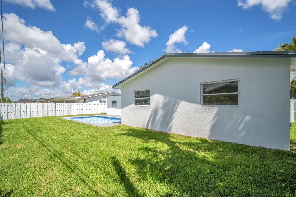 9490 NW 20th Place Sunrise FL 33322