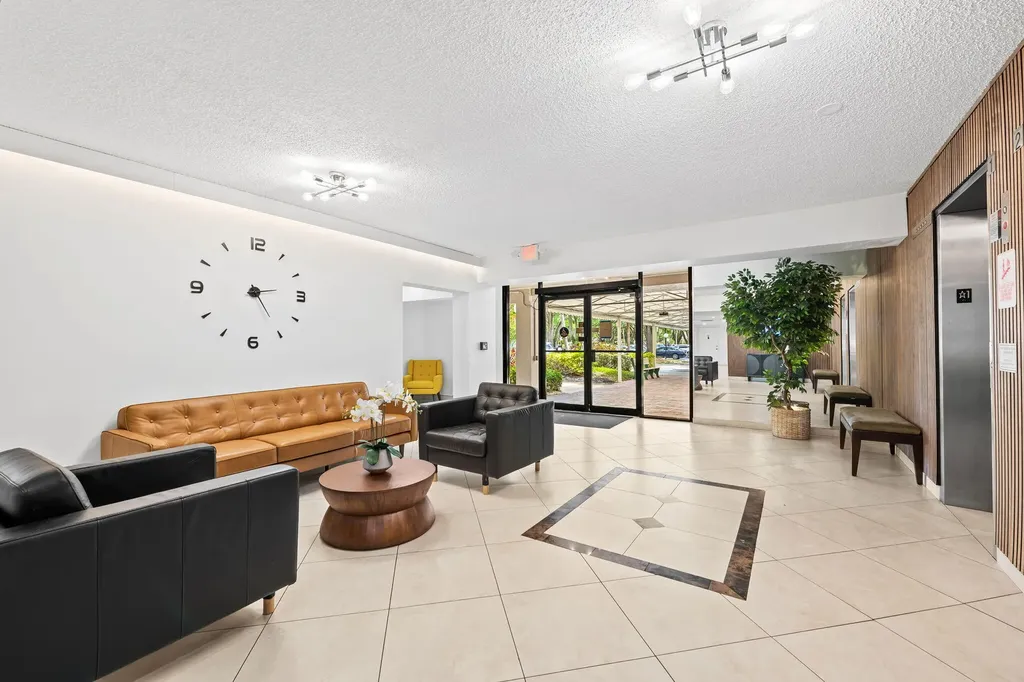 3960 Oaks Clubhouse Drive Pompano Beach FL 33069