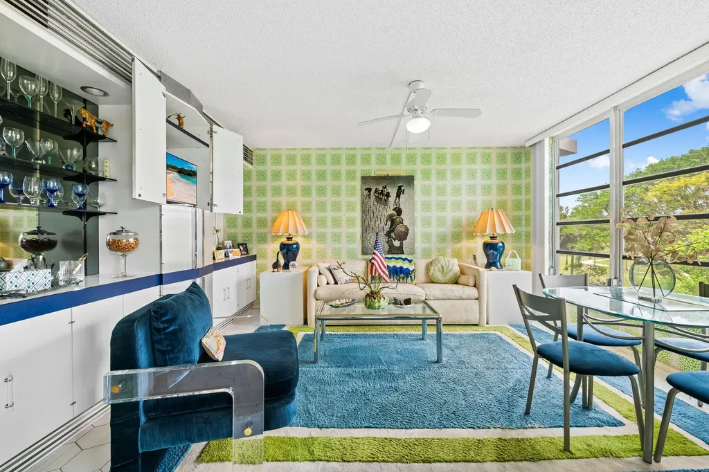 3960 Oaks Clubhouse Drive Pompano Beach FL 33069