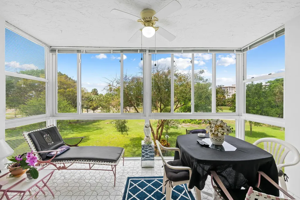 3960 Oaks Clubhouse Drive Pompano Beach FL 33069