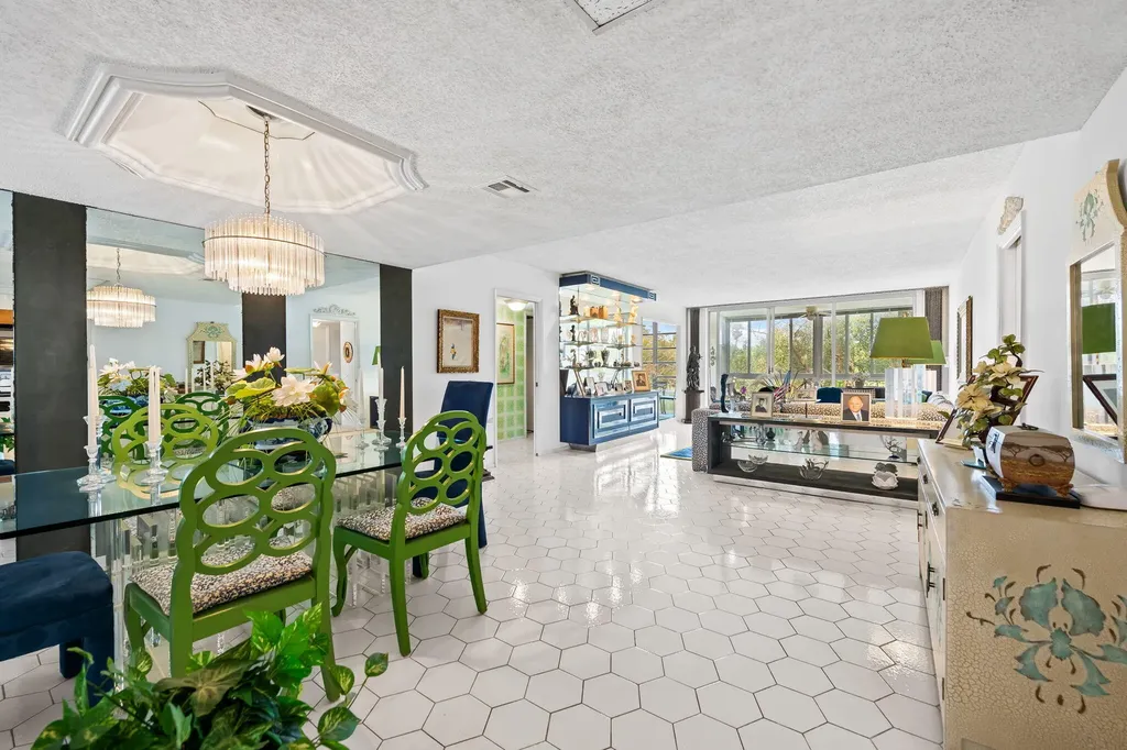 3960 Oaks Clubhouse Drive Pompano Beach FL 33069