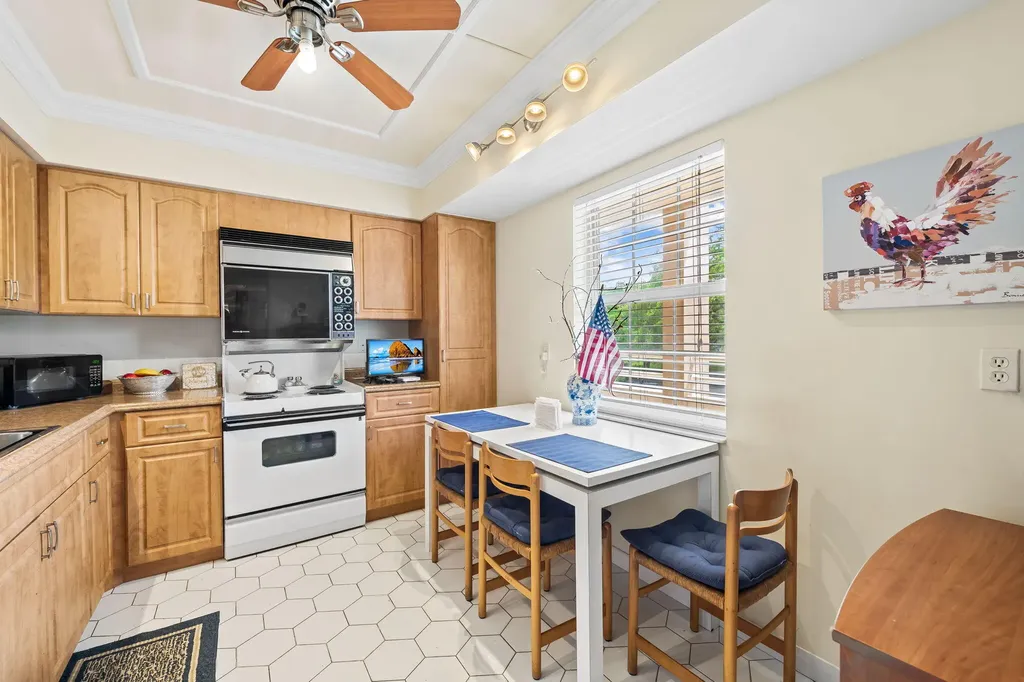 3960 Oaks Clubhouse Drive Pompano Beach FL 33069