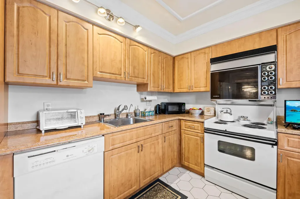 3960 Oaks Clubhouse Drive Pompano Beach FL 33069