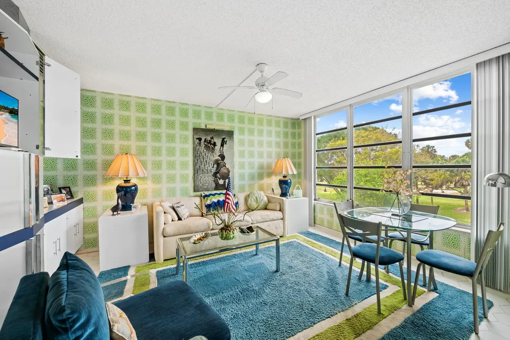 3960 Oaks Clubhouse Drive Pompano Beach FL 33069