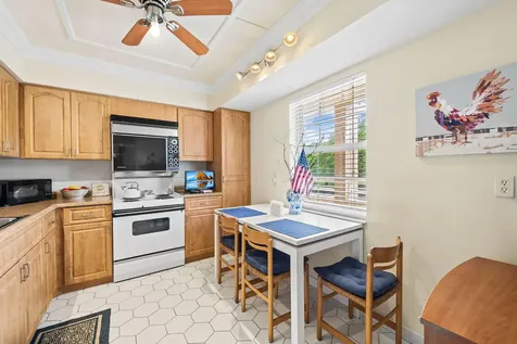 3960 Oaks Clubhouse Drive Pompano Beach FL 33069