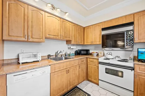 3960 Oaks Clubhouse Drive Pompano Beach FL 33069