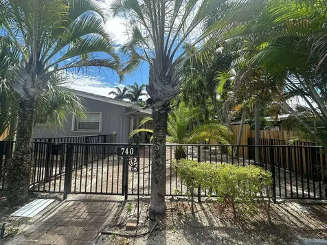 740 NE 37th Street Oakland Park FL 33334