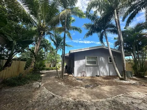 740 NE 37th Street Oakland Park FL 33334