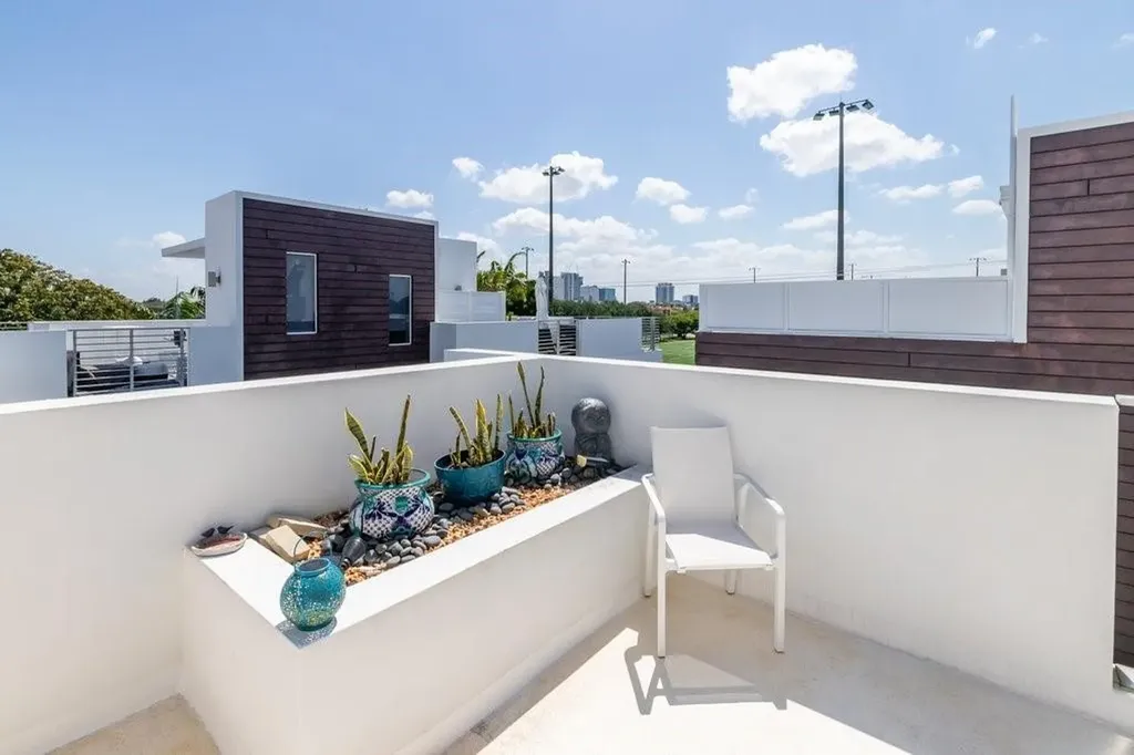 700 NE 14th Avenue Fort Lauderdale FL 33304