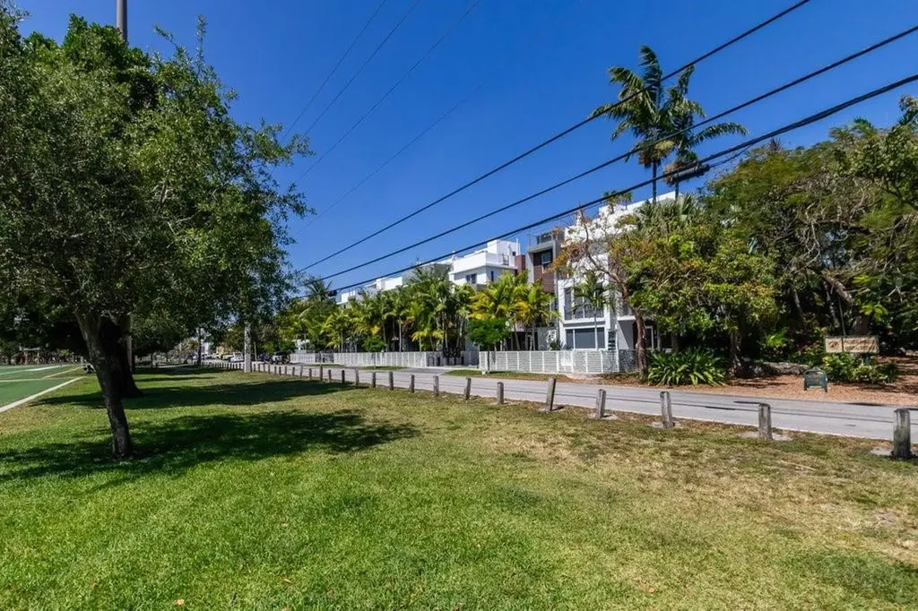 700 NE 14th Avenue Fort Lauderdale FL 33304