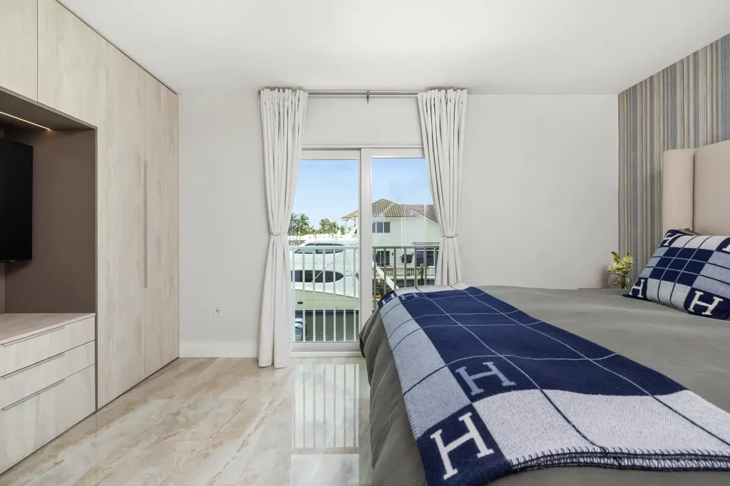 966 Jeffery Street Boca Raton FL 33487