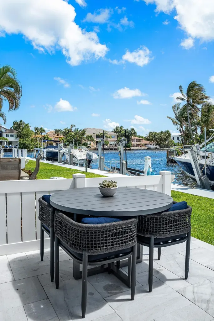 966 Jeffery Street Boca Raton FL 33487