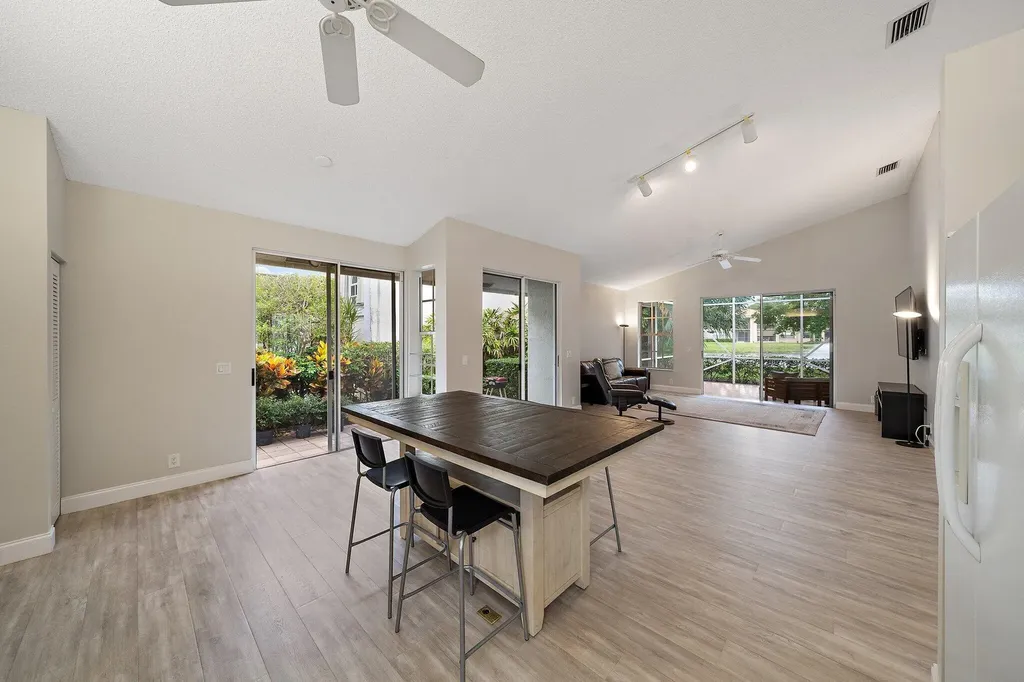 6866 Briarlake Circle Palm Beach Gardens FL 33418