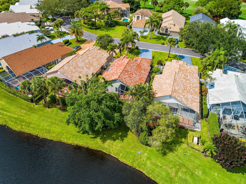 6866 Briarlake Circle Palm Beach Gardens FL 33418
