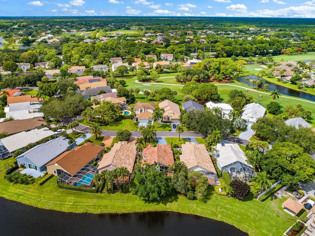 6866 Briarlake Circle Palm Beach Gardens FL 33418