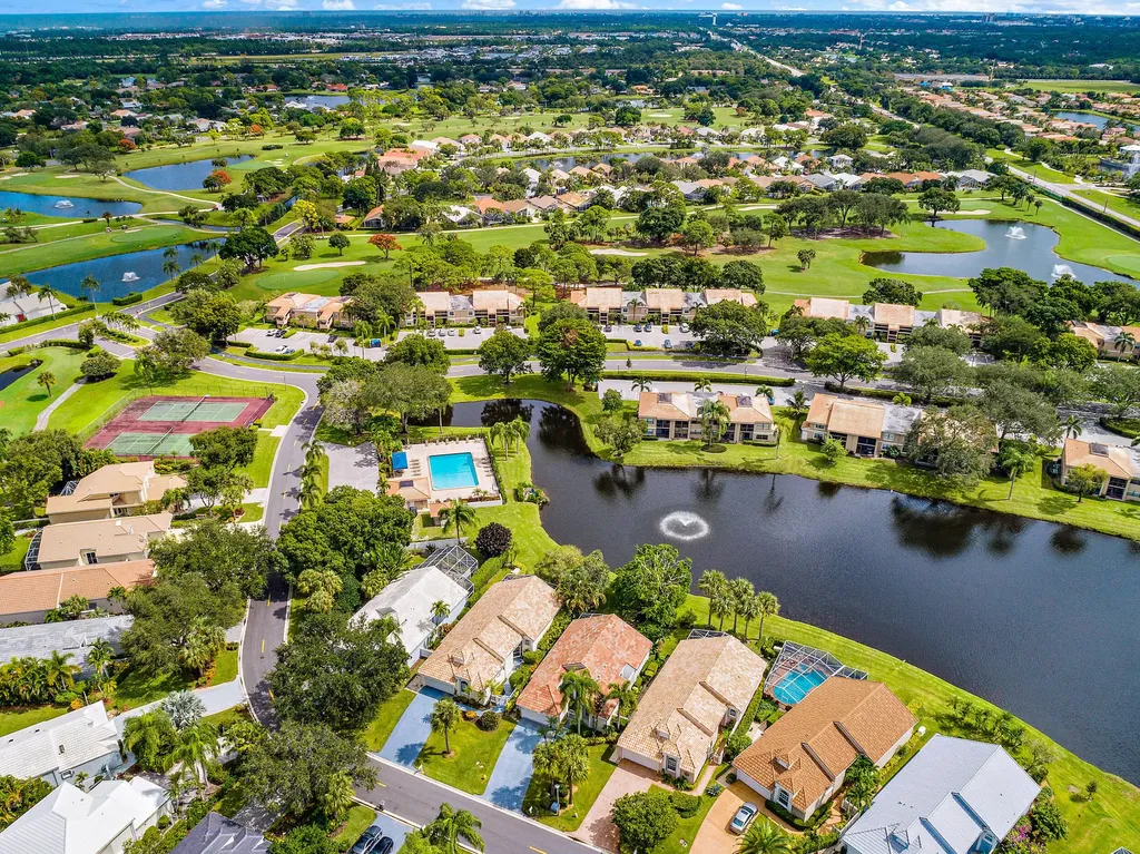 6866 Briarlake Circle Palm Beach Gardens FL 33418