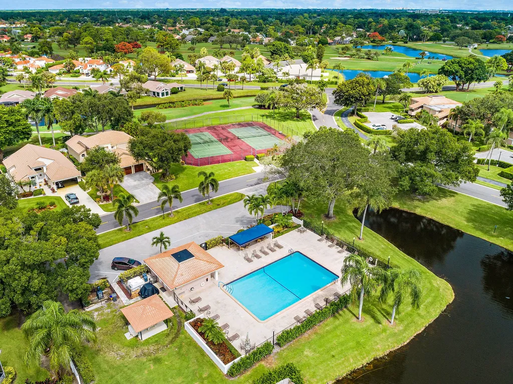 6866 Briarlake Circle Palm Beach Gardens FL 33418