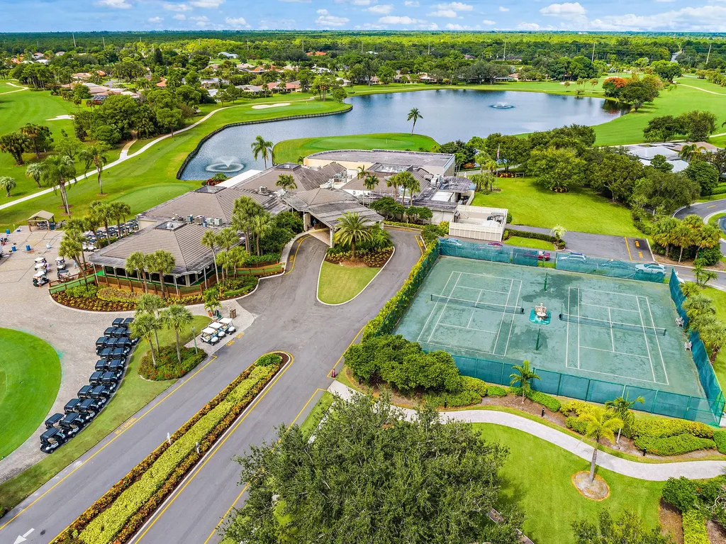 6866 Briarlake Circle Palm Beach Gardens FL 33418
