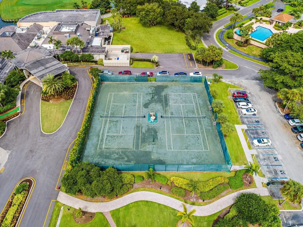 6866 Briarlake Circle Palm Beach Gardens FL 33418