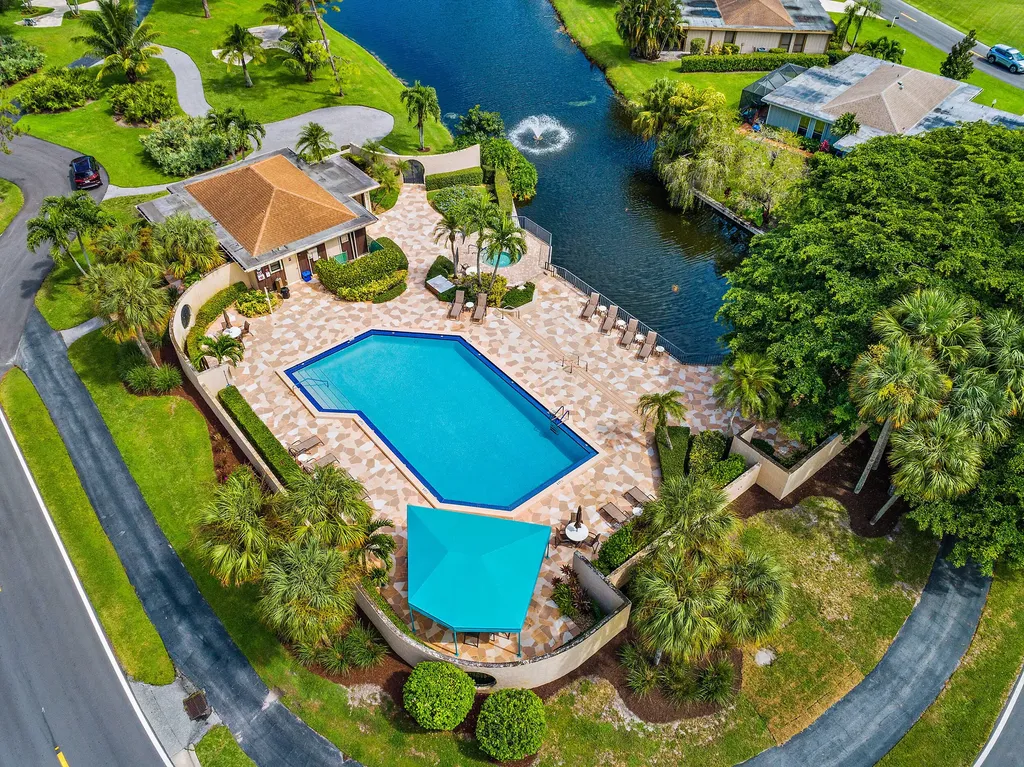 6866 Briarlake Circle Palm Beach Gardens FL 33418